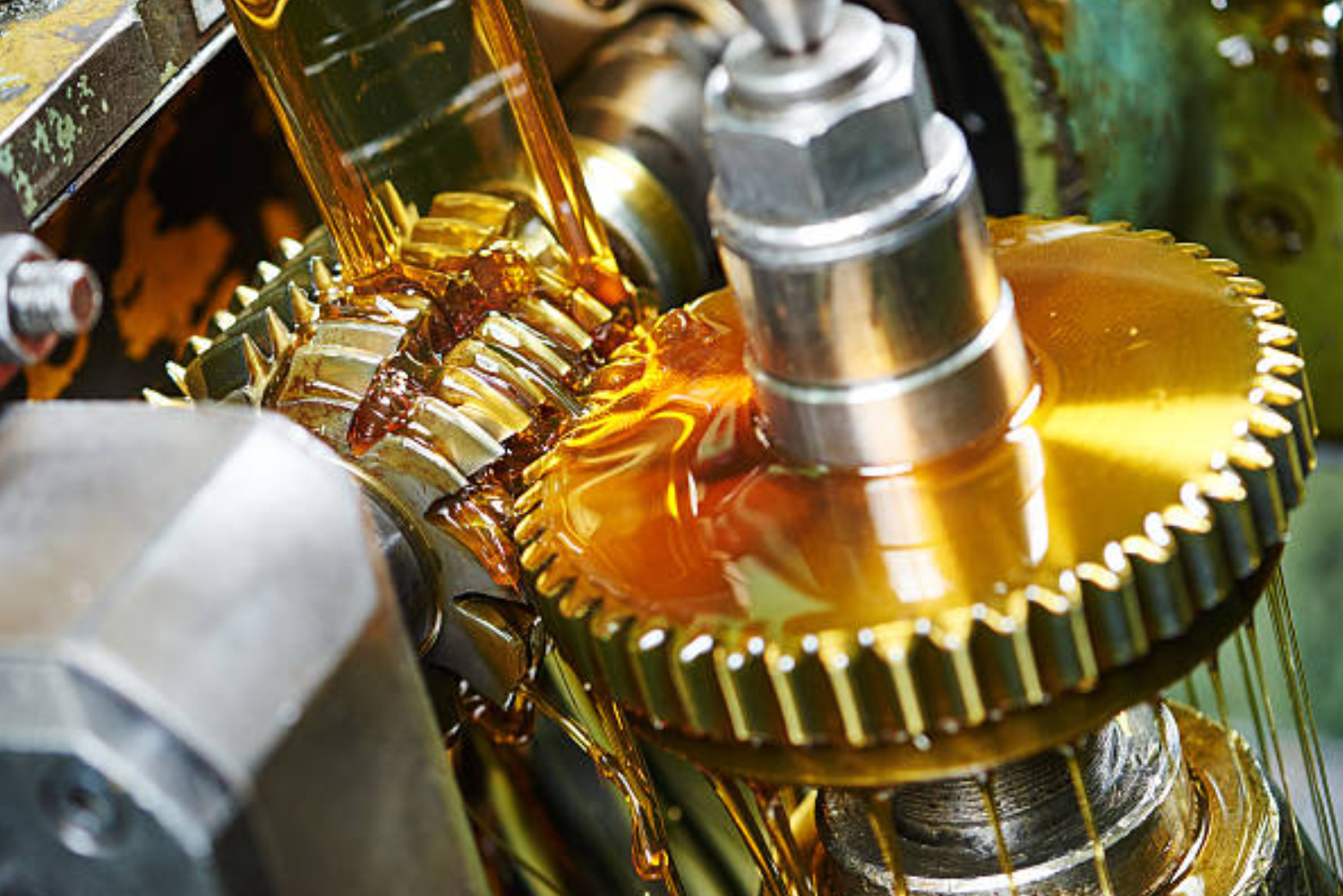 What Are Industrial Lubricants and Their Role in Heavy Machinery Maintenance